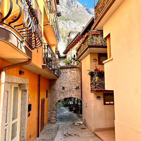 リモーネ・スル・ガルダLimone Downtownアパートメント エクステリア 写真