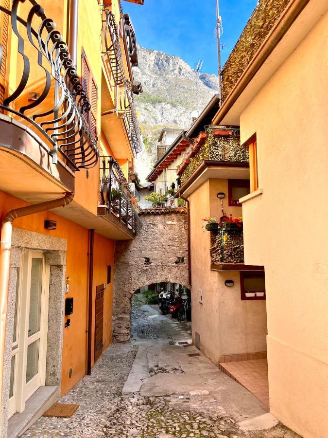 リモーネ・スル・ガルダLimone Downtownアパートメント エクステリア 写真
